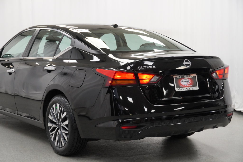 Used 2025 Nissan Altima 2.5 SV FWD image 19