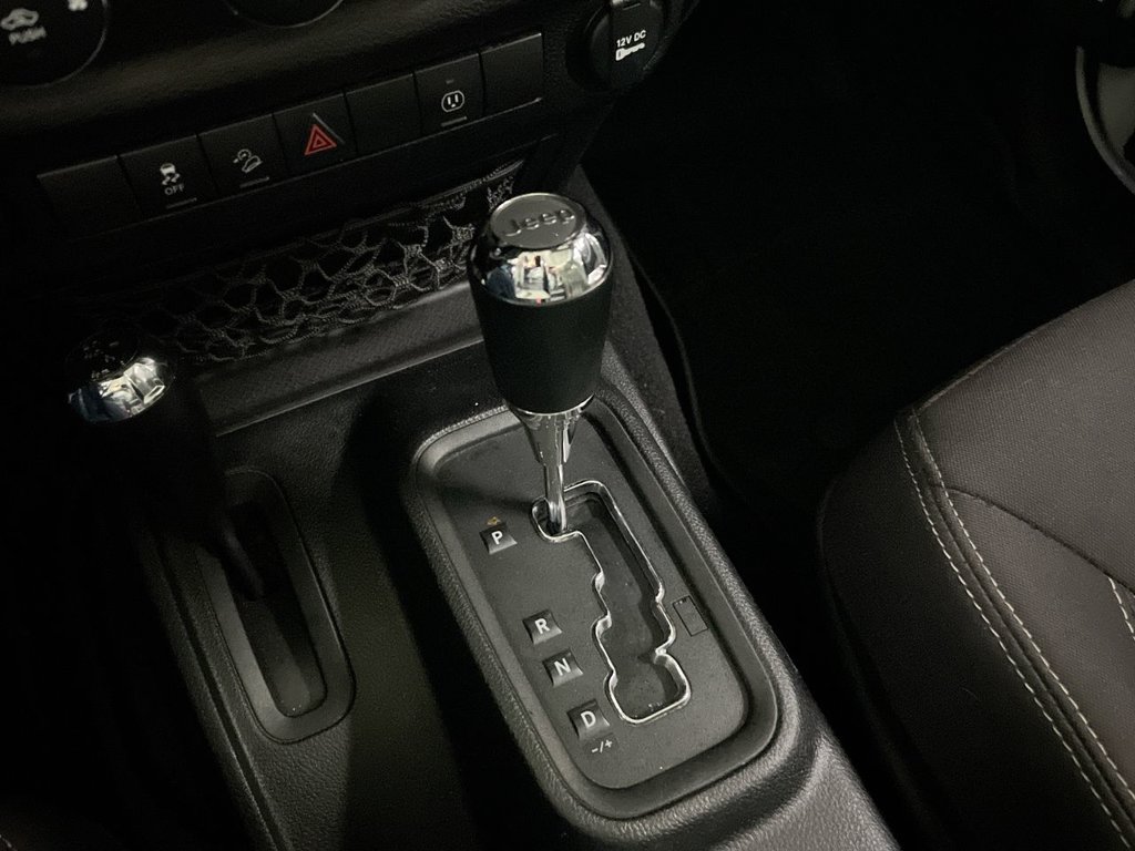 Used 2018 Jeep Wrangler Unlimited Sahara AWD/4WD image 17