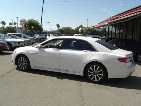 Used 2017 Lincoln Continental Premiere image 13