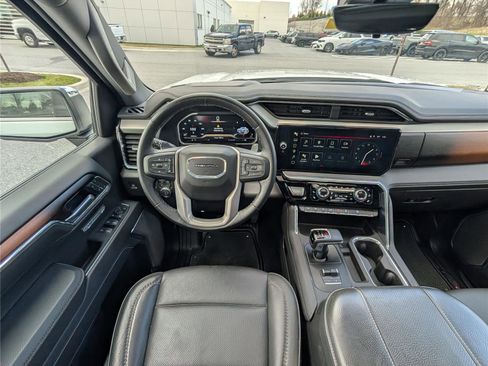 Used 2025 GMC Sierra 1500 Denali w/ Denali Reserve Package AWD/4WD image 18