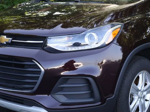 Certified 2022 Chevrolet Trax LT w/ LT Convenience Package AWD/4WD image 3