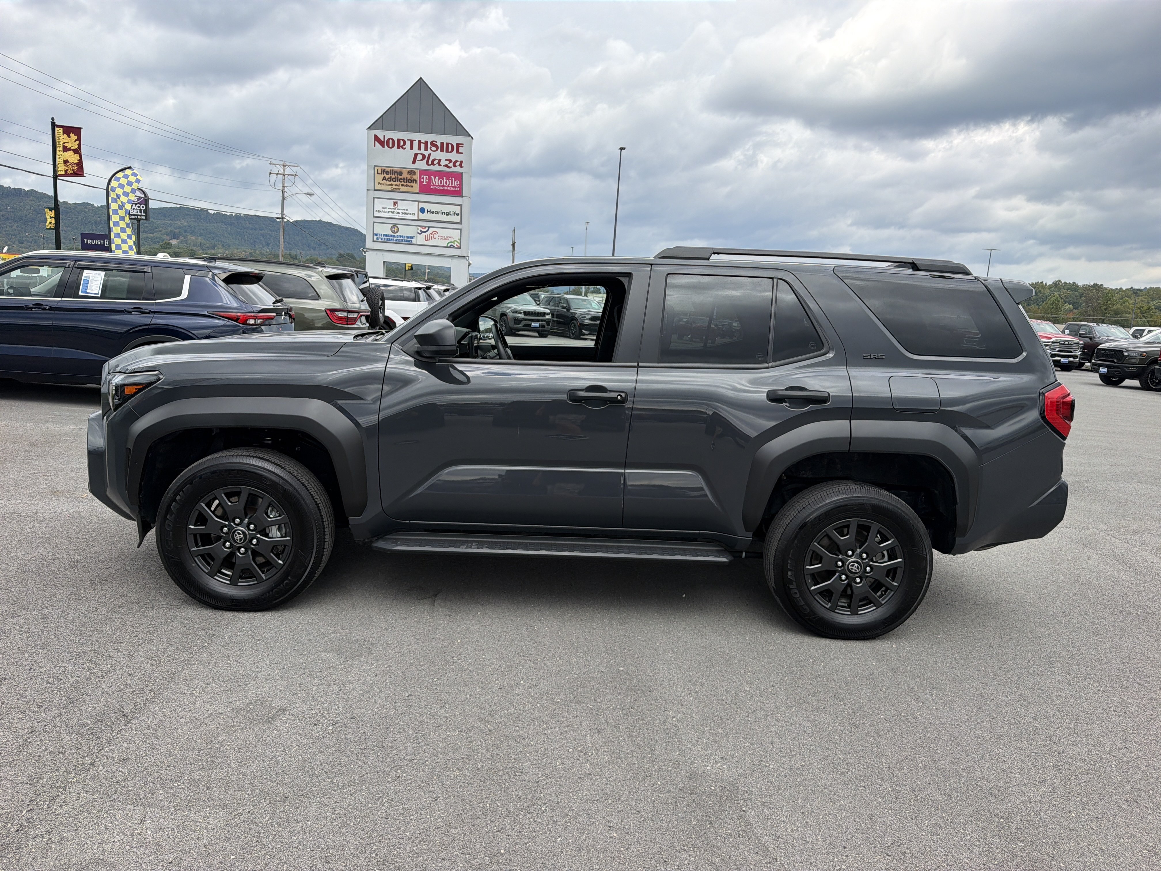 Used 2025 Toyota 4Runner SR5 AWD/4WD image 10
