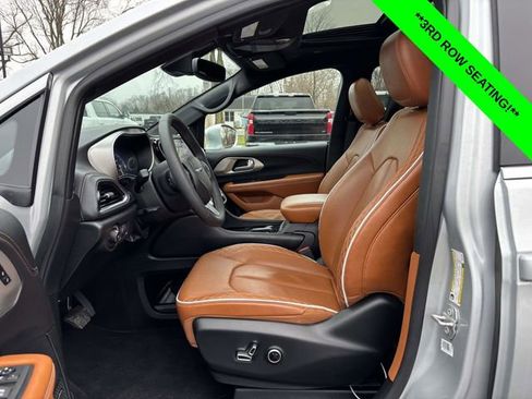 Used 2024 Chrysler Pacifica Pinnacle w/ Trailer Tow Group image 3