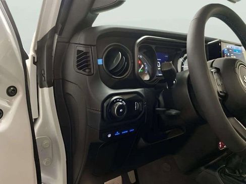 Used 2025 Jeep Wrangler Unlimited Rubicon 4xe w/ Safety Group AWD/4WD image 16