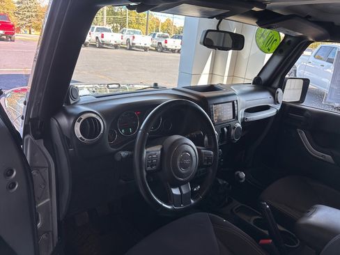 Used 2014 Jeep Wrangler Sahara w/ Dual Top Group image 9