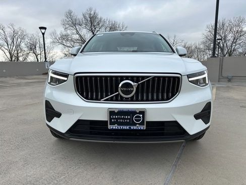 Certified 2025 Volvo XC40 B5 Core image 2