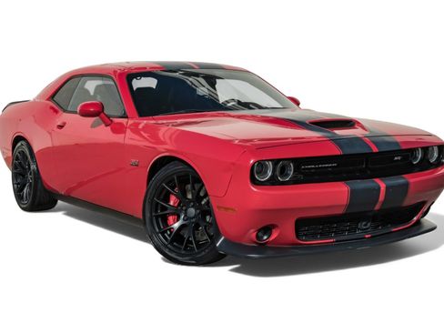 Used 2015 Dodge Challenger SRT w/ Technology Group image 5