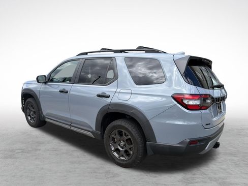 Used 2023 Honda Pilot TrailSport image 3