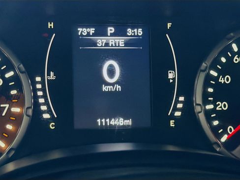 Used 2016 Jeep Renegade Latitude FWD image 8