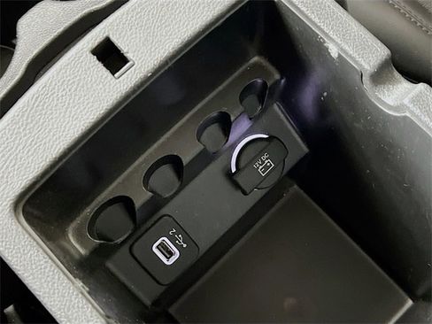 Used 2020 Jeep Cherokee Latitude Plus image 31