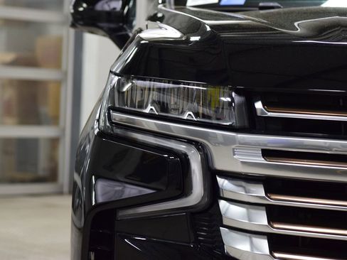 Used 2023 Chevrolet Tahoe High Country AWD/4WD image 12