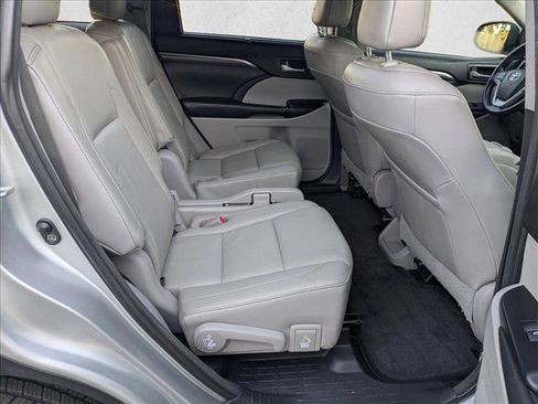 Used 2018 Toyota Highlander Limited Platinum image 18