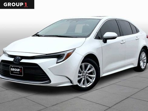 Used 2023 Toyota Corolla XLE image 1