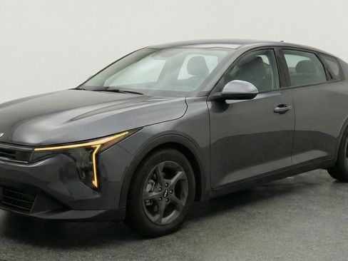 Used 2025 Kia K4 LXS image 3