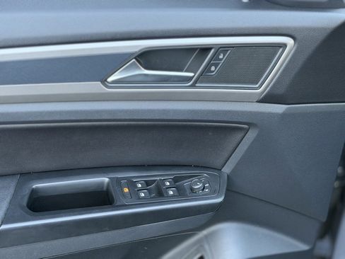 Used 2020 Volkswagen Atlas Cross Sport SE image 29