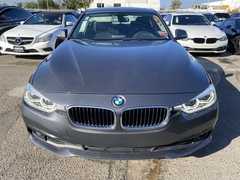Used 2018 BMW 320i Sedan RWD image 3