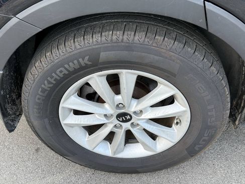 Used 2019 Kia Sorento L FWD image 23