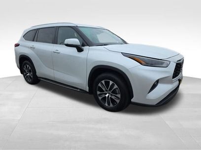 Used 2023 Toyota Highlander XLE