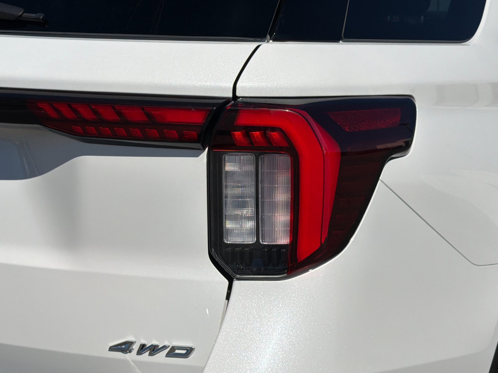Used 2025 Ford Explorer ST-Line w/ ST-Line Street Pack AWD/4WD image 39