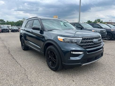 Certified 2024 Ford Explorer XLT w/ Equipment Group 202A AWD/4WD image 3