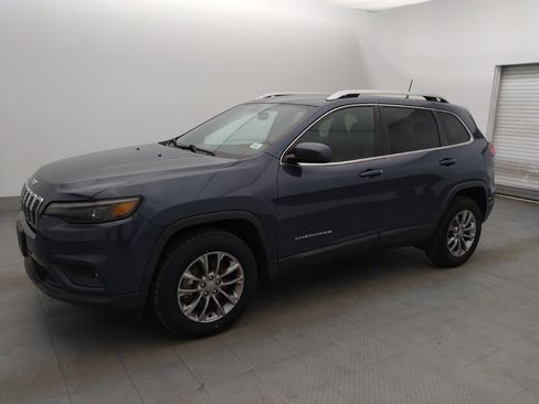 Used 2019 Jeep Cherokee Latitude Plus AWD/4WD image 2