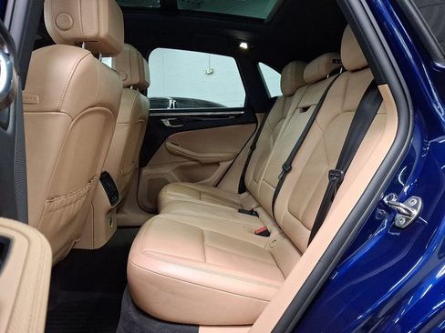Used 2023 Porsche Macan AWD/4WD image 10