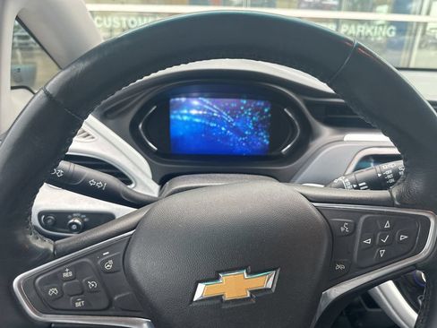 Used 2017 Chevrolet Bolt LT FWD image 4