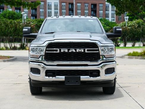 Used 2024 RAM 3500 Tradesman w/ Chrome Appearance Group AWD/4WD image 4