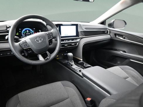 Used 2025 Toyota Camry LE FWD image 35