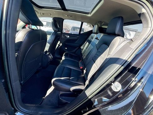 Used 2023 Volvo XC40 B5 Plus image 27