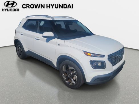 Certified 2025 Hyundai Venue SEL image 3