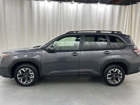 Used 2025 Subaru Forester Premium image 3