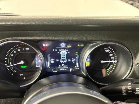 Used 2023 Jeep Wrangler Unlimited Sahara w/ Cold Weather Group AWD/4WD image 23
