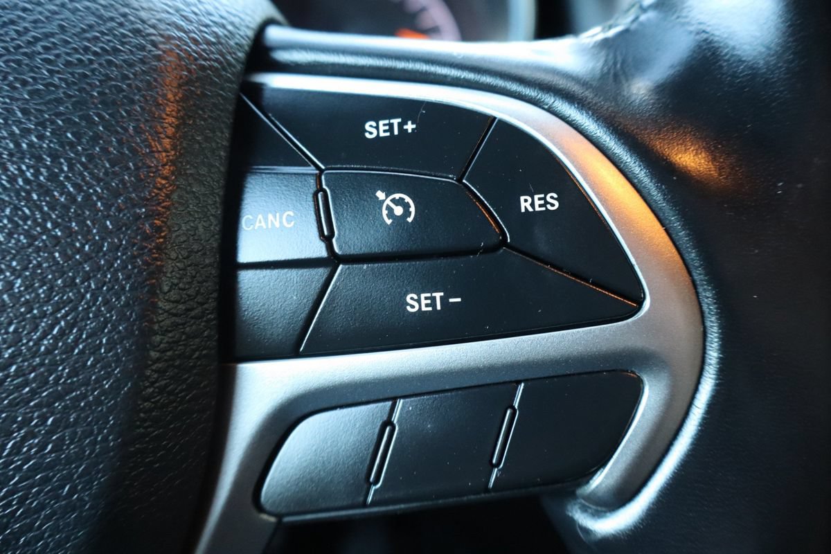 Used 2021 Jeep Grand Cherokee Limited AWD/4WD image 31