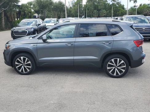 Certified 2022 Volkswagen Taos SE FWD image 8