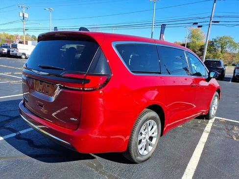 New 2026 Chrysler Pacifica Select image 7