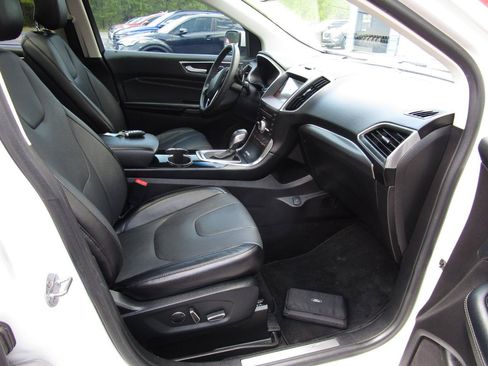 Used 2017 Ford Edge Titanium w/ Equipment Group 301A FWD image 29