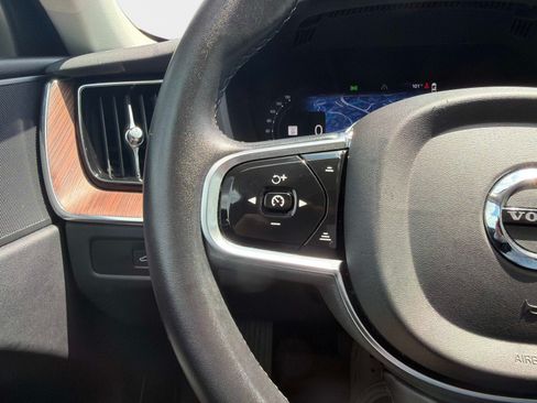 Certified 2024 Volvo XC60 B5 Plus w/ Protection Package Premier AWD/4WD image 32