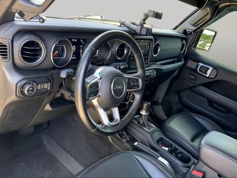 Used 2022 Jeep Gladiator Overland w/ Popular Equipment Package AWD/4WD image 18
