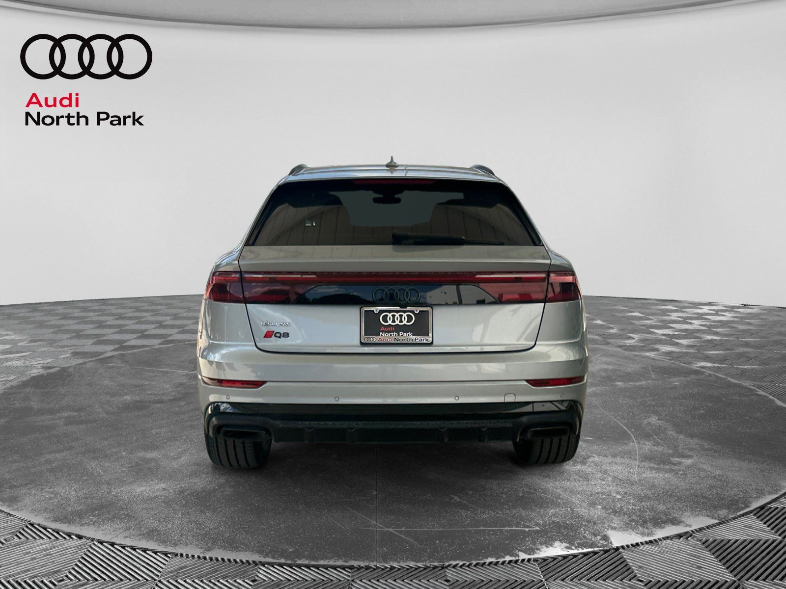 Used 2025 Audi Q8 Premium Plus AWD/4WD image 4