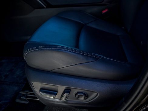 Used 2024 Toyota Venza LE image 20