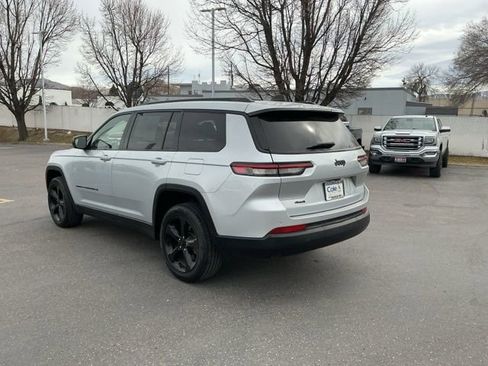 Used 2023 Jeep Grand Cherokee L Laredo image 6