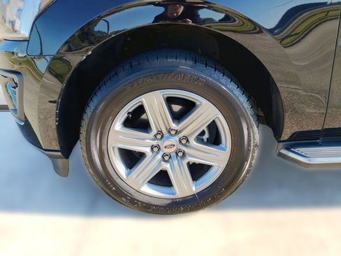 Used 2021 Ford Expedition Max XLT image 11