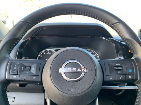 Used 2025 Nissan Pathfinder SV image 30