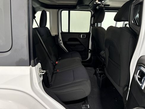 Used 2021 Jeep Wrangler Unlimited Sahara image 20