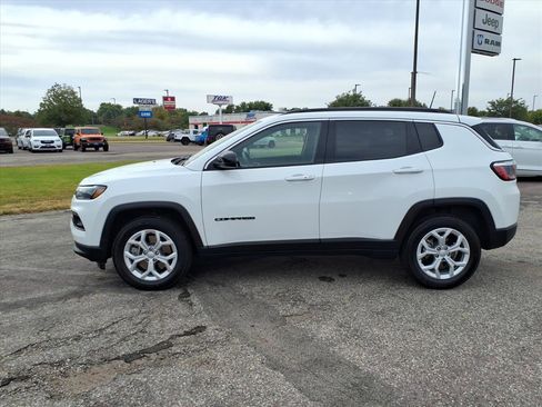 Used 2024 Jeep Compass Latitude image 16