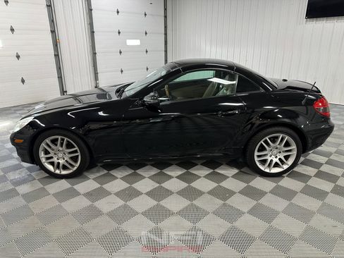Used 2009 Mercedes-Benz SLK 300 image 4
