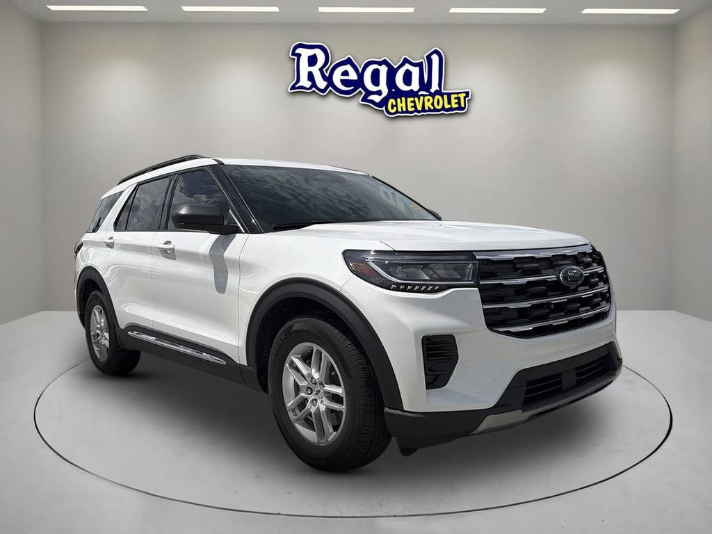 Used 2025 Ford Explorer Active RWD image 1