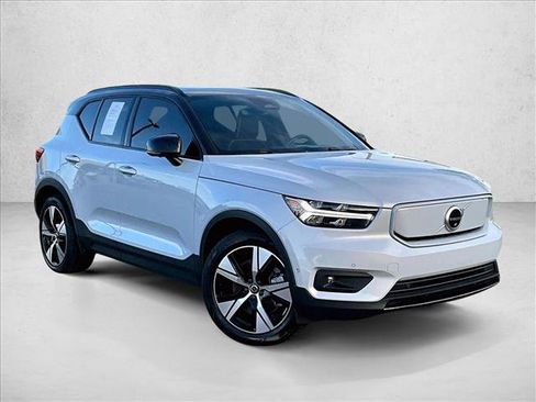 Used 2022 Volvo XC40 P8 Recharge Plus image 12