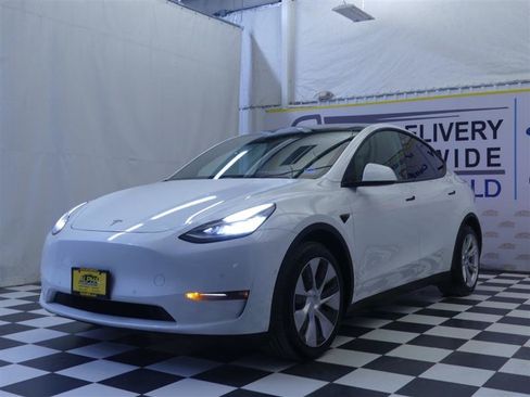 Used 2021 Tesla Model Y Long Range AWD/4WD image 3